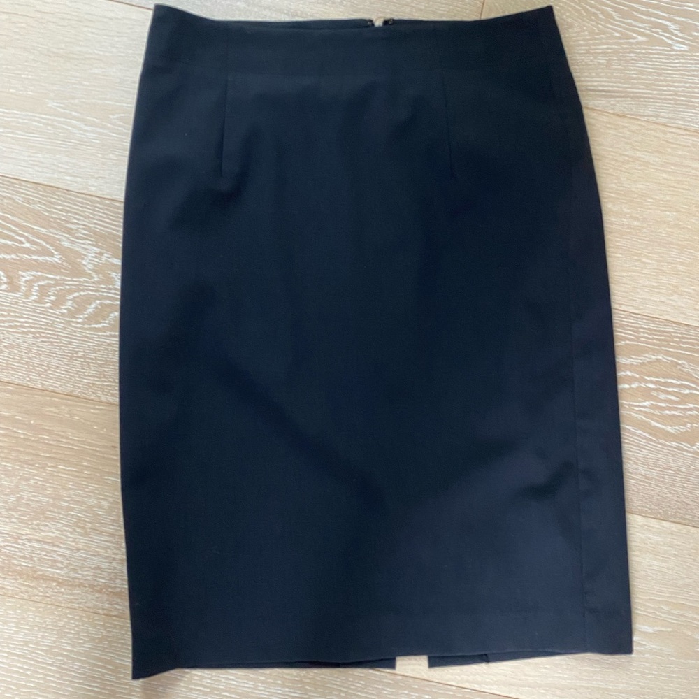 BANANA REPUBLIC EUC Black pencil skirt size 6